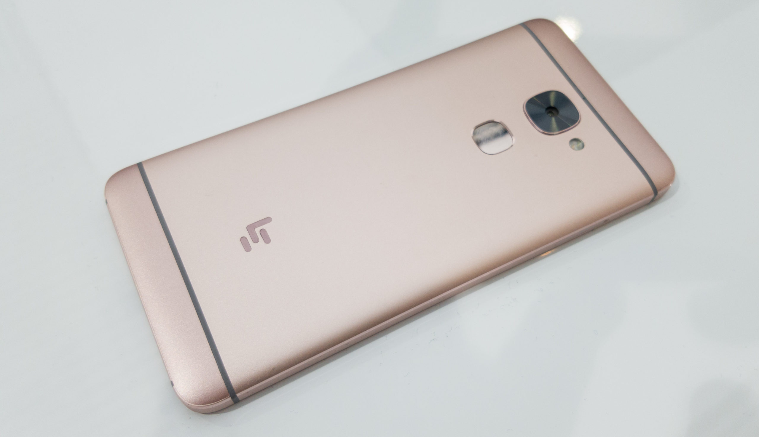 Çinli LeEco Üç Akıllı Telefon Duyurdu! 3 Çinli LeEco Üç Akıllı Telefon Duyurdu!